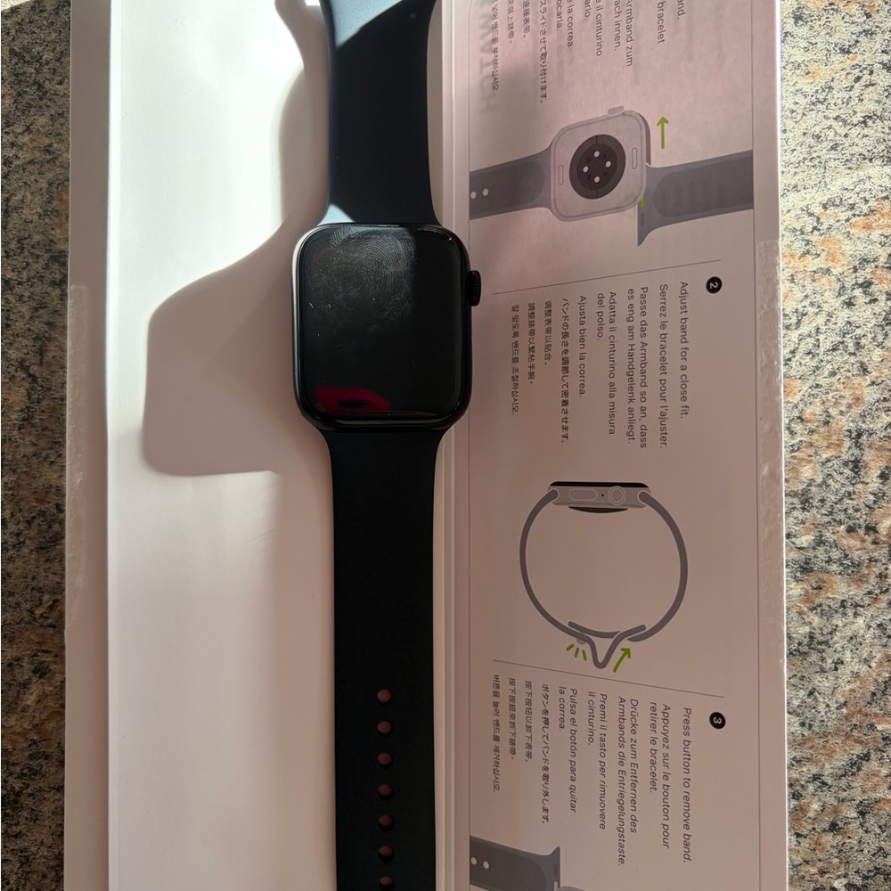 Apple Watch SE 3 with Midnight Black Band M/L